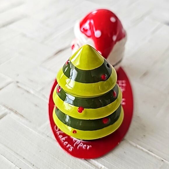 Hit the Spot Christmas Santa & Christmas Tree Salt & Pepper Shakers (NWOB) - Picture 2 of 7